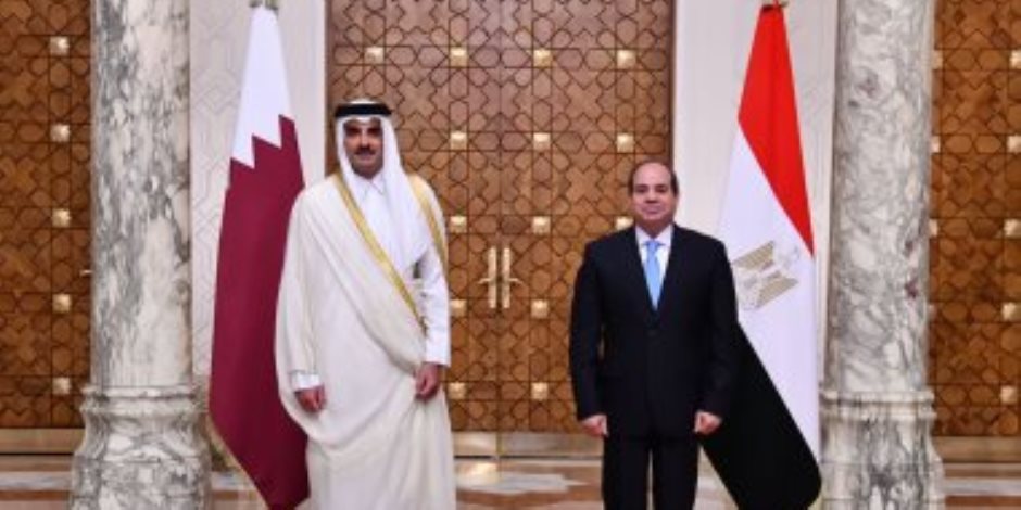الرئيس السيسي وأمير قطر يؤكدان أهمية العمل لاحتواء الأوضاع الإنسانية بالسودان