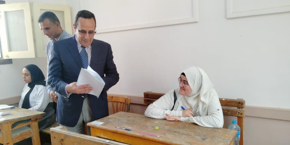 محافظ شمال سيناء يتفقد لجان امتحانات الثانوية الأزهرية في العريش (صور)