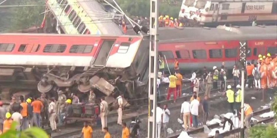 مقتل 300 وإصابة نحو 850 في حادث تصادم قطاري ركاب بالهند