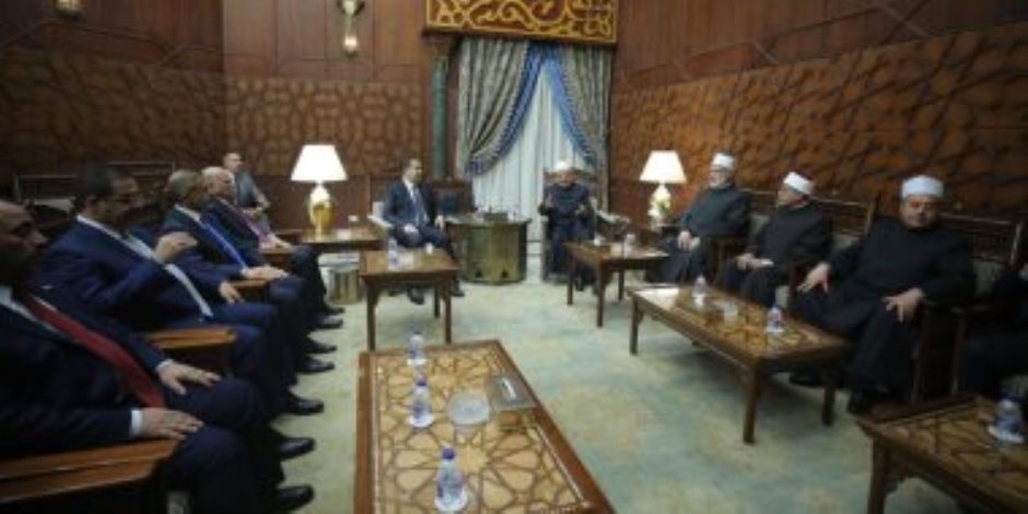 رئيس وزراء العراق يجدد الدعوة لشيخ الأزهر لزيارة البلاد: الشعب العراقي ينتظر تشريفكم