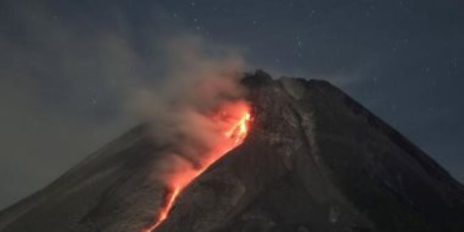 بركان بوبو فى المكسيك يسجل 45 انفجارا ويتسبب بحريق بسبب الشظايا.. فيديو