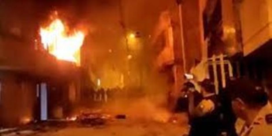 حرب شوارع بالإكوادور تنتهى بمقتل شخص وحرق وكر مخدرات و3 منازل.. فيديو