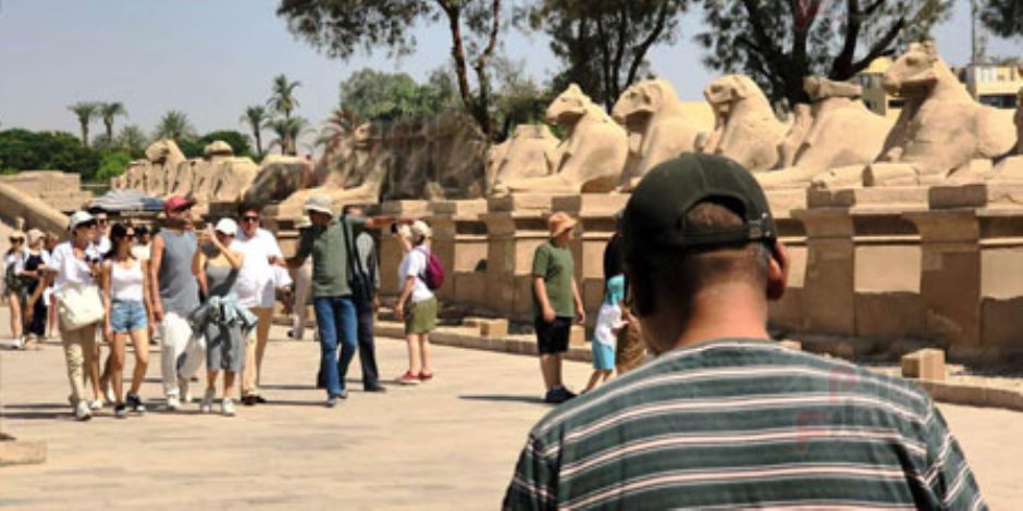 مع أفراد أسرته .. بيب جوارديولا يزور معابد الكرنك والأقصر خلال رحلته السياحية بمصر.. صور
