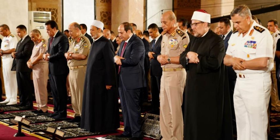 فيديو.. شاهد الرئيس السيسي يؤدى صلاة العيد بمسجد القوات الجوية احتفالا بمرور 10 سنوات على 30 يونيو