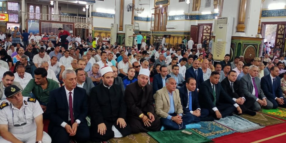 المحافظون ونوابهم يشهدون صلاة عيد الأضحى المبارك ويشيدون باستعدادات وزارة الأوقاف (صور)