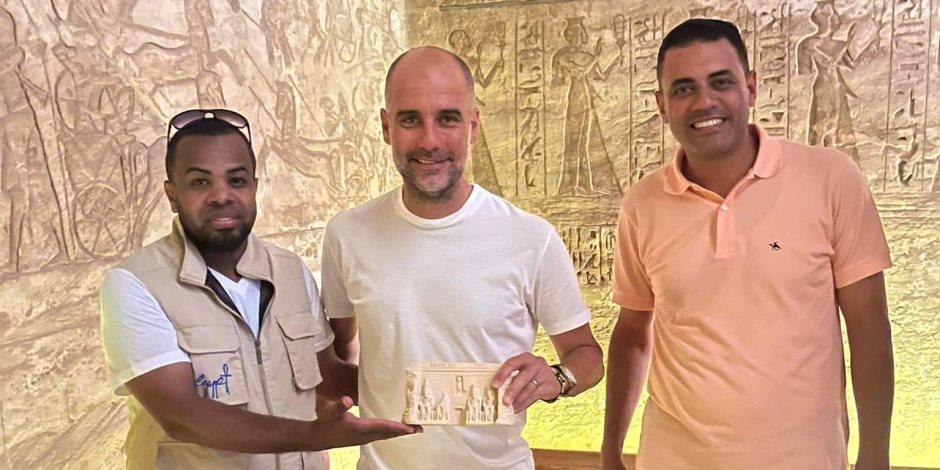 فى ختام جولته السياحية بمصر..  "آثار أبوسمبل" تقدم هدية تذكارية لـ جوارديولا خلال زيارة المعبد