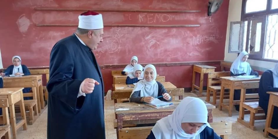 نائب رئيس جامعة الأزهر يتابع أعمال الامتحانات بكليات فرع البنات