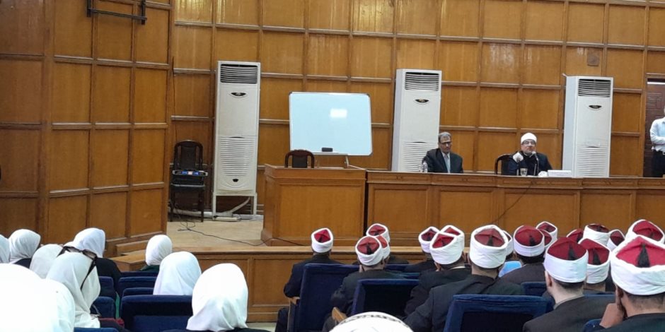 وزير الأوقاف يفتتح دورة اللغة العربية للأئمة والواعظات