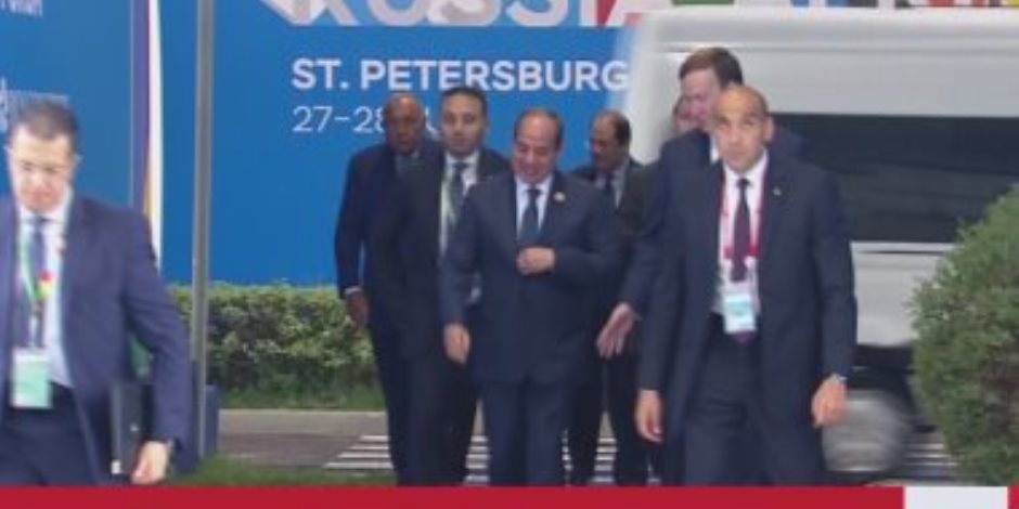 الرئيس السيسي يصل سان بطرسبرج للمشاركة فى اليوم الثانى من القمة الأفريقية الروسية
