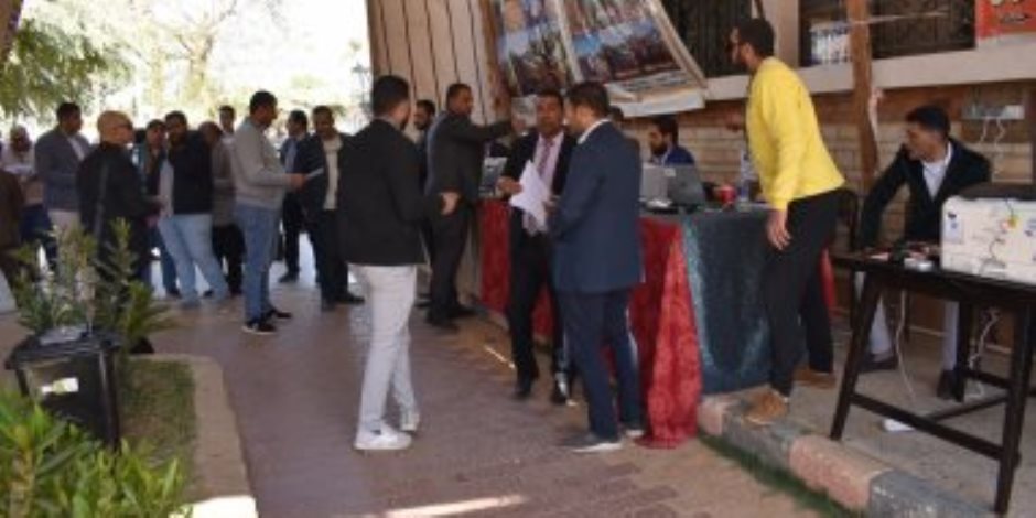 سياسيون ونواب يرصدون مزايا إجراء الانتخابات بنظام القائمة المطلقة المغلقة.. تتوافق مع الحالة المصرية.. تتناغم مع الناخب والمرشح وتعزز الأحزاب فى الشارع المصرى سياسيون ونواب يرصدون مزايا إجراء الانتخابات بنظام القائمة المطلقة المغلقة.. تتوافق مع الحالة المصرية.. تتناغم مع الناخب والمرشح وتعزز الأحزاب فى الشارع المصرى