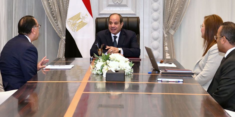 الرئيس السيسي يجتمع مع مدبولي والسعيد للاطلاع على مجمل مشروعات وأنشطة صندوق مصر السيادي
