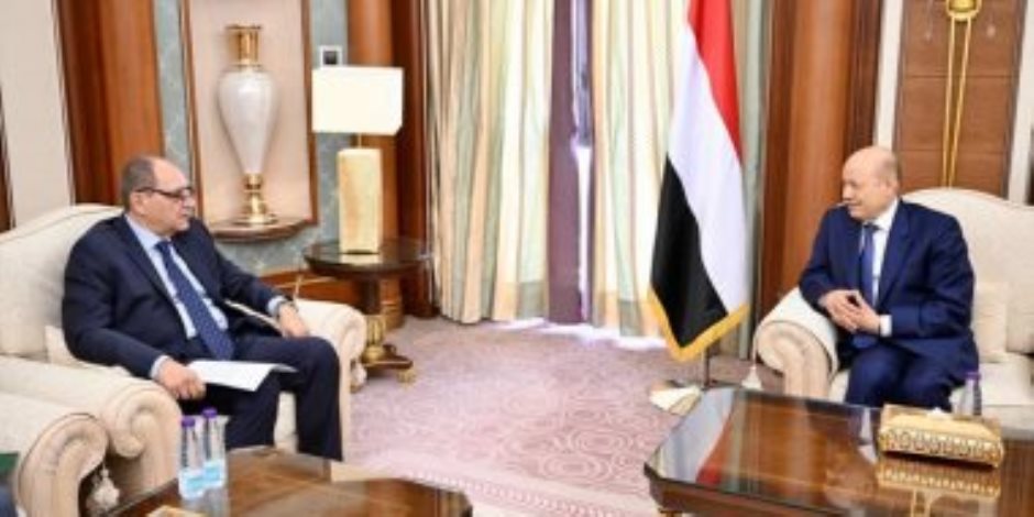 رئيس "الرئاسى اليمنى" يستقبل سفير مصر ويشكر السيسى على دعم اليمنيين