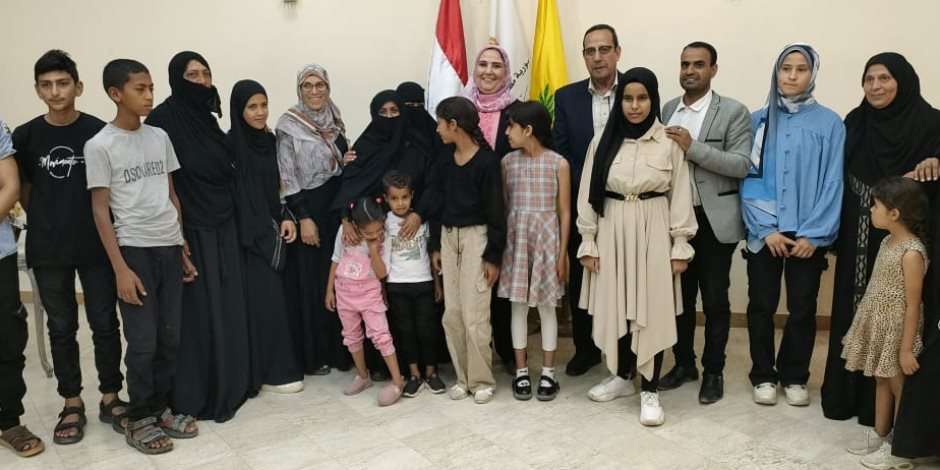 "القباج " تلتقي أسر الشهداء والمصابين بشمال سيناء وتؤكد استجابة الوزارة لدعمهم وتحقيق مطالبهم (صور)