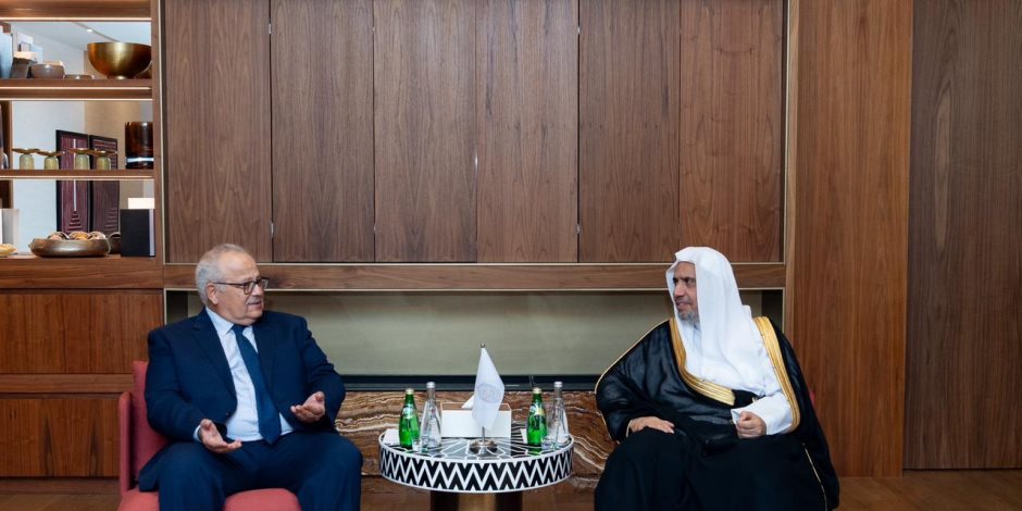 ناقشا موقف الخطاب الديني من قضية الحريَّات.. رئيس رابطة الجامعات الإسلامية يلتقي رئيس جامعة القاهرة