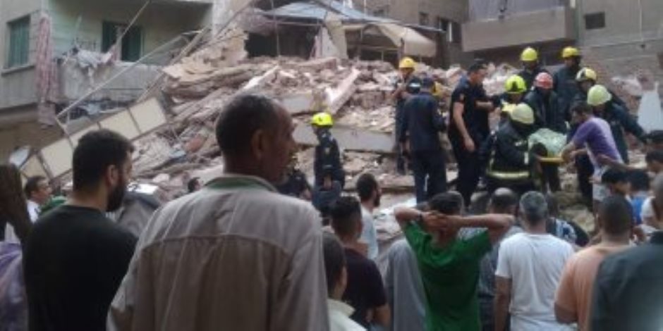 مصرع 4 أشخاص وإصابة 3 آخرين في انهيار بعقار حدائق القبة