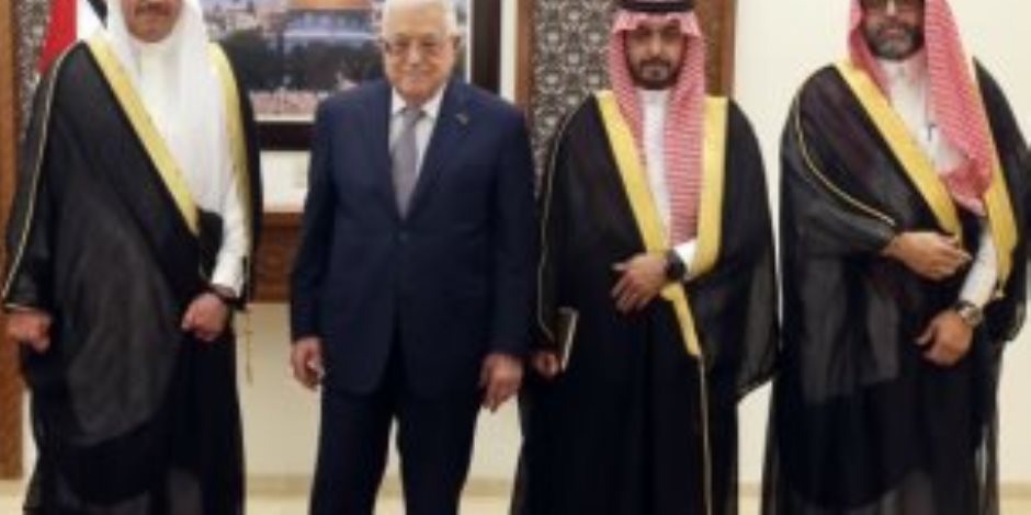 أبو مازن يقبل أوراق اعتماد سفير السعودية مفوضا بفلسطين وقنصل عام بالقدس