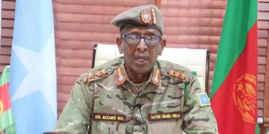 قائد القوات البرية الصومالي يشدد على مكافحة الإرهاب