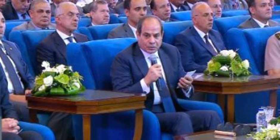 الرئيس السيسي: فى 2011 وجهت بالانتباه لتفكك الروابط المصرية