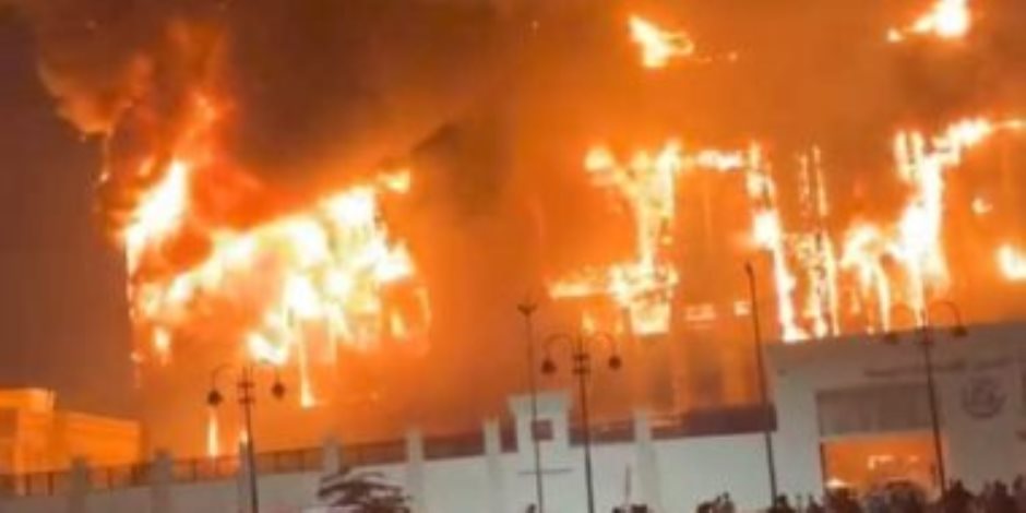 قناة إكسترا نيوز : السيطرة على حريق مديرية أمن الإسماعيلية وبدء عملية التبريد.. صور