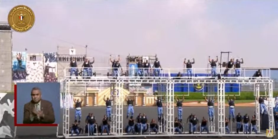خريجات كلية الشرطة يشاركن فى عروض حفل التخرج أمام الرئيس السيسى
