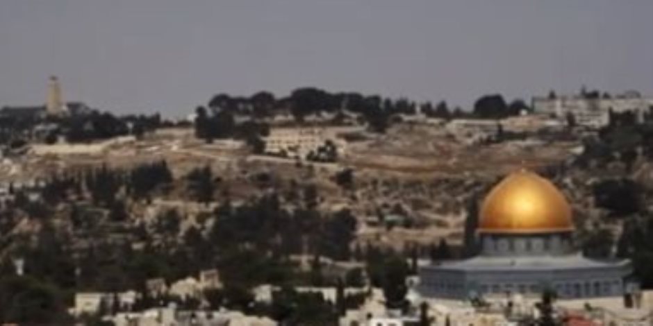 الفنان على الحجار يهدى أغنية "من فوقنا من سابع سما" للشعب الفلسطيني..فيديو