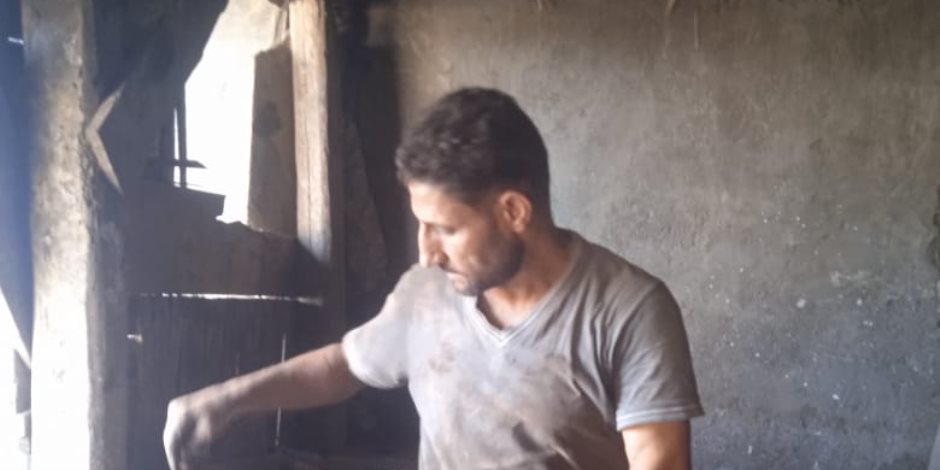 صناعة الفخار من اشهر الحرف بكفر الشيخ.. الصناع الأجانب يهتموا بشراء الآواني الفخارية 