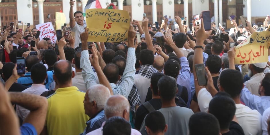 المصليين في الجامع الأزهر يهتفون "يالا يا سيسي خد قرار الشعب المصرى كله وراك"