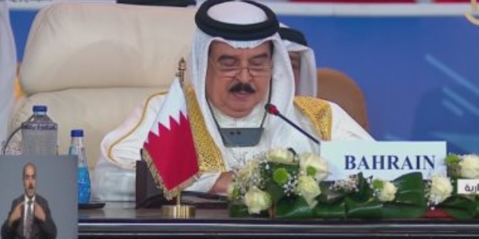 ملك البحرين: يجب وقف التصعيد وإنهاء العمليات العسكرية وتوفير الحماية للمدنيين