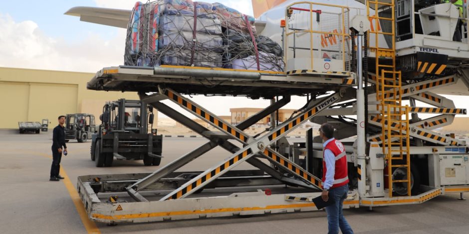 44 شاحنة مياه معدنية من الأونروا تصل العريش و3 شاحنات أدوية ومواد غذائية من جامعة سيناء(صور)