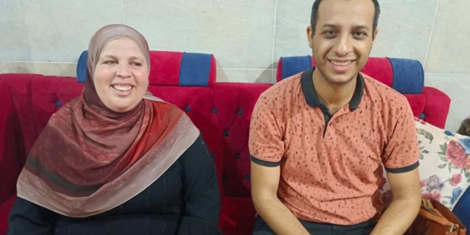 سيدة من المنوفية تتبرع بـ400 جرام ذهب ببيت الزكاة لمساعدة الأشقاء الفلسطينيين
