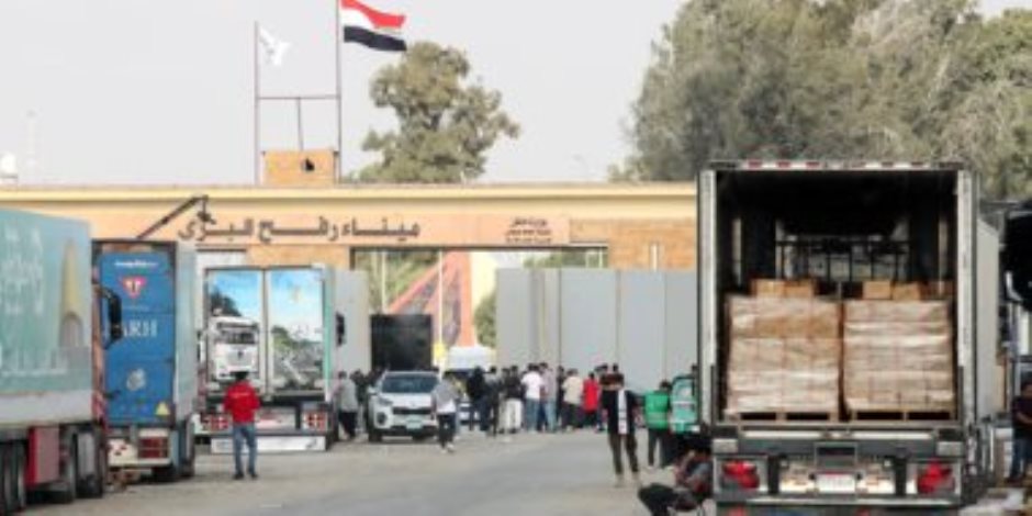 القاهرة الإخبارية: قافلة المساعدات السادسة تفرغ حمولاتها بالجانب الفلسطيني القاهرة الإخبارية: قافلة المساعدات السادسة تفرغ حمولاتها بالجانب الفلسطيني