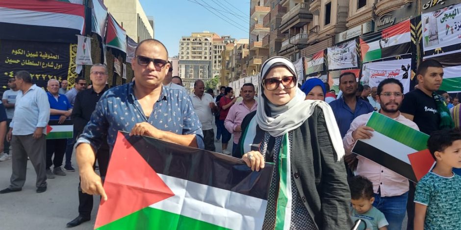 التفاف شعبي عابر للأيدلوجيات حول الرئيس السيسي.. صفا واحدا لحماية أمن مصر القومي التفاف شعبي عابر للأيدلوجيات حول الرئيس السيسي.. صفا واحدا لحماية أمن مصر القومي
