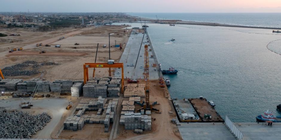 ميناء العريش يضع سيناء على طريق التنمية.. اقتصادية قناة السويس تنشئ 6 صوامع لتخزين وتداول الأسمنت الأسود لتصديره