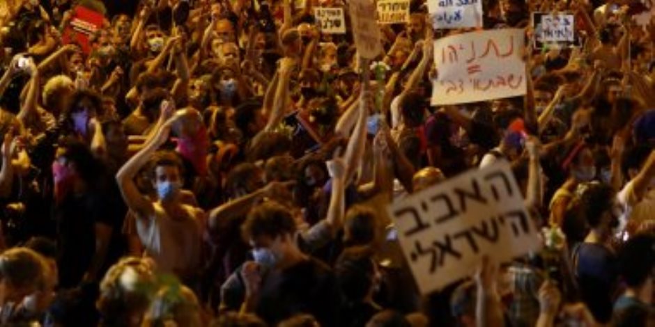 القاهرة الإخبارية: تظاهرة لعائلات المحتجزين الإسرائيليين فى تل أبيب