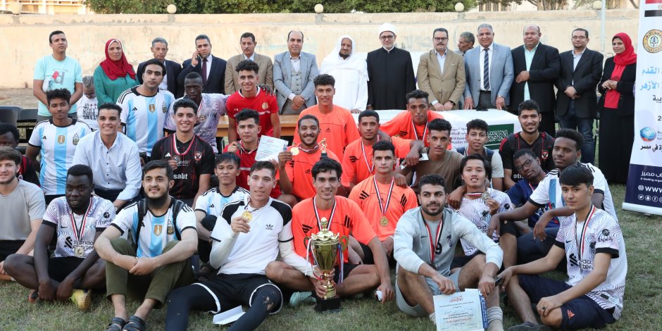 رئيس جامعة الأزهر يكرم الفائزين في دوري منافسات كرة القدم ويتابع اللمسات النهائية لنزل الشباب