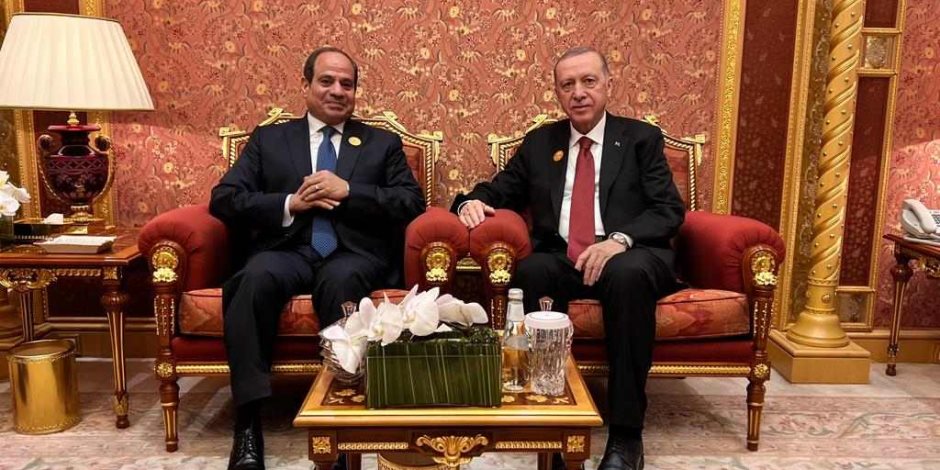 جلسة مشاورات بين الرئيس السيسي ونظيره التركي على هامش القمة العربية الإسلامية في الرياض