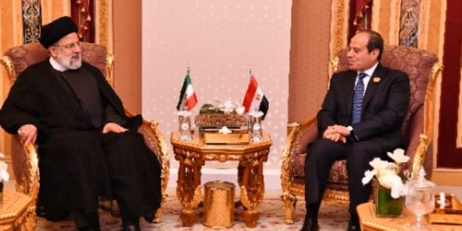  الرئيس عبد الفتاح السيسي يلتقي مع الرئيس الإيراني إبراهيم رئيسي على هامش القمة العربية الإسلامية المشتركة بالرياض