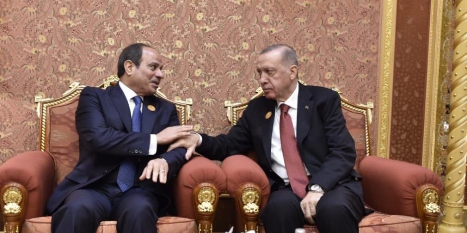  الرئيس عبد الفتاح السيسي يلتقي الرئيس التركي «أردوغان» على هامش القمة العربية الإسلامية المشتركة بالرياض 