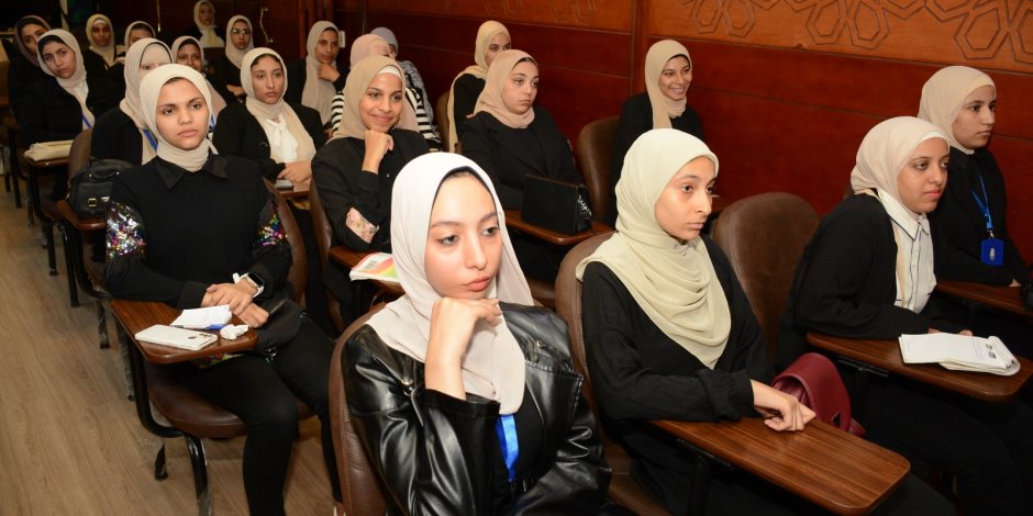 طلاب الثانوية الازهرية القسم الادبي يؤكدون سهوله امتحان القرآن 