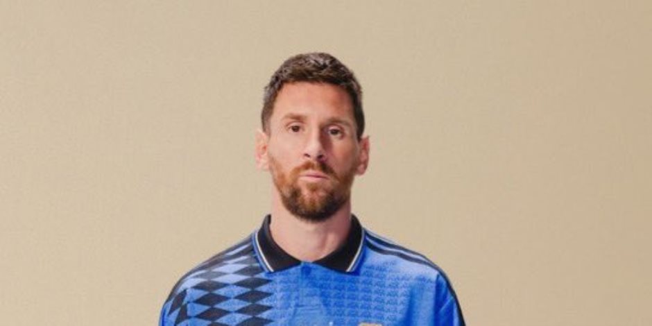 ميسي يظهر بقميص مارادونا الأخير مع منتخب الأرجنتين في كأس العالم.. صور