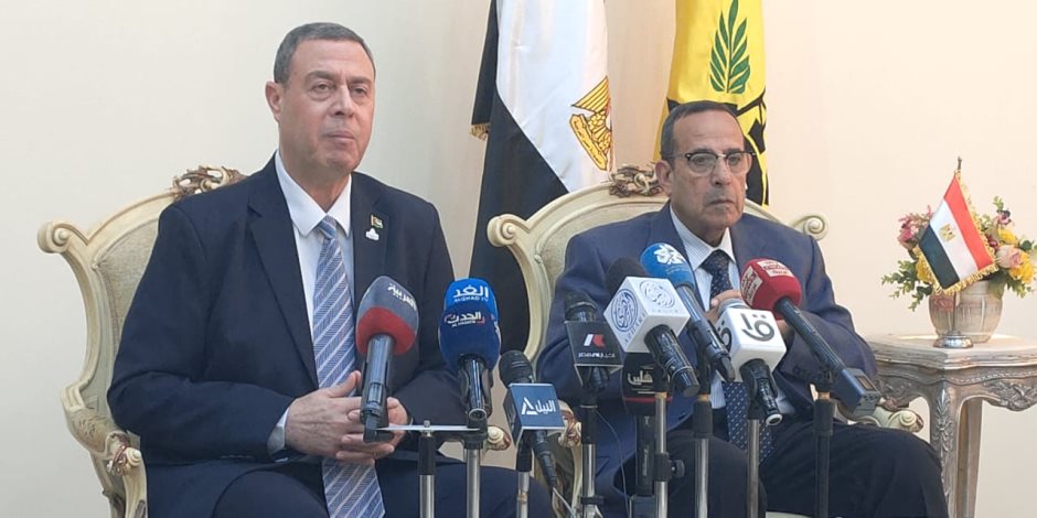 محافظ شمال سيناء يستقبل السفير الفلسطيني بالقاهرة ويؤكد: مصر تقوم بدور كبير تجاه الأشقاء (صور)