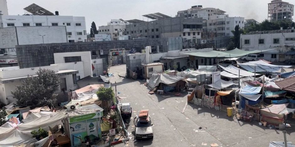 إعلام فلسطينى: جرافات الاحتلال تدمر الجزء الجنوبى من مجمع الشفاء