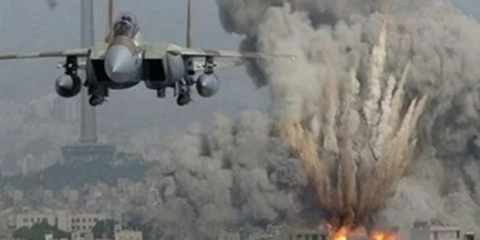 القاهرة الإخبارية: طيران الاحتلال يشن غارات مكثفة على خان يونس بقطاع غزة