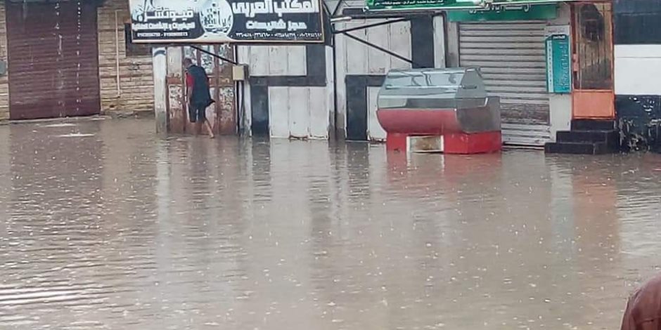 محافظ شمال سيناء يتابع سحب مياه الأمطار من شوارع العريش