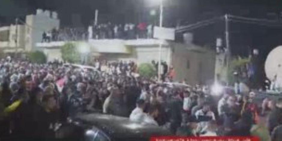 مصادر مطلعة للقاهرة الإخبارية: مصر تسلمت كشف بأسماء ١٣ محتجزا بقطاع غزة و٣٩ فلسطينيا سيتم الإفراج عنهم من داخل السجون الإسرائيلية مصادر مطلعة للقاهرة الإخبارية: مصر تسلمت كشف بأسماء ١٣ محتجزا بقطاع غزة و٣٩ فلسطينيا سيتم الإفراج عنهم من داخل السجون الإسرائيلية