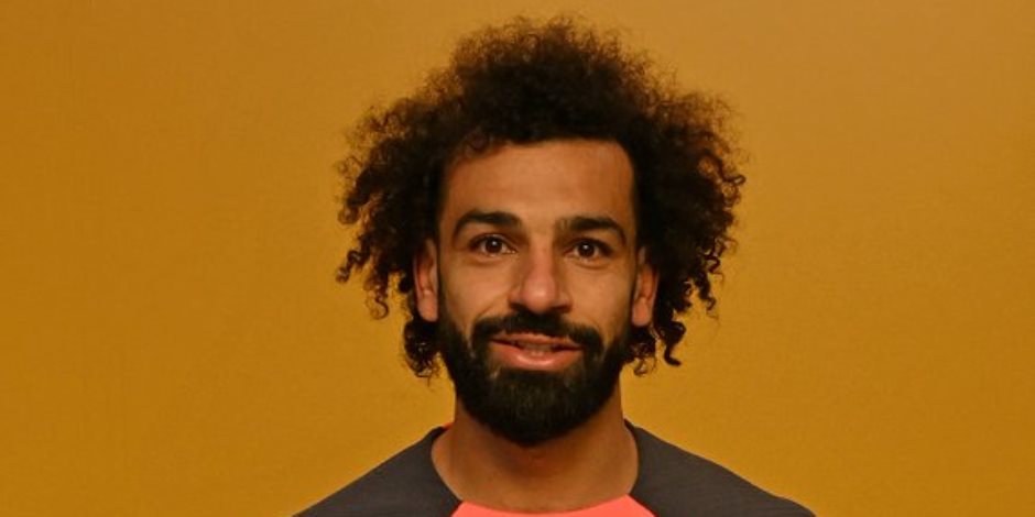محمد صلاح يتسلم جائزة أفضل لاعب بالشهر بالدوري الإنجليزي