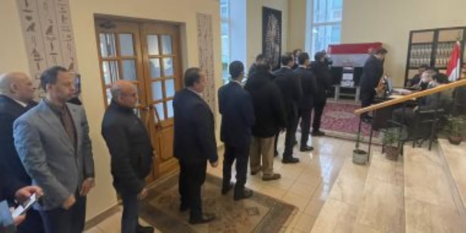 إقبال كثيف للمصريين في أيرلندا للمشاركة في الانتخابات الرئاسية (فيديو) إقبال كثيف للمصريين في أيرلندا للمشاركة في الانتخابات الرئاسية (فيديو)