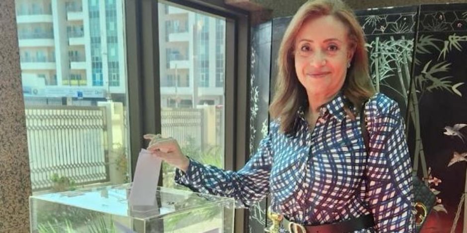 بقنصلية مصر بدبى.. مفوضة الطاقة والبنية التحتية بالاتحاد الأفريقى تدلى بصوتها فى انتخابات الرئاسة بقنصلية مصر بدبى.. مفوضة الطاقة والبنية التحتية بالاتحاد الأفريقى تدلى بصوتها فى انتخابات الرئاسة