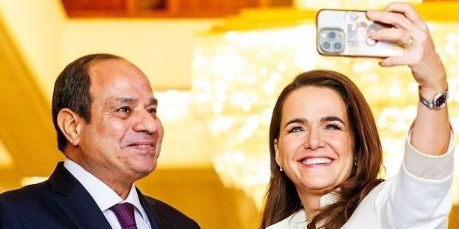 بسيلفى مع الرئيس.. وزيرة التعاون الدولي ترافق أول وأصغر رئيسة للمجر أثناء زيارتها إلى مصر