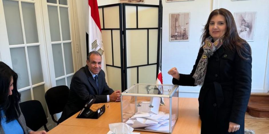 سفير مصر ببروكسل يؤكد تزايد إقبال المصريين على الاقتراع في اليوم الثاني للانتخابات الرئاسية سفير مصر ببروكسل يؤكد تزايد إقبال المصريين على الاقتراع في اليوم الثاني للانتخابات الرئاسية